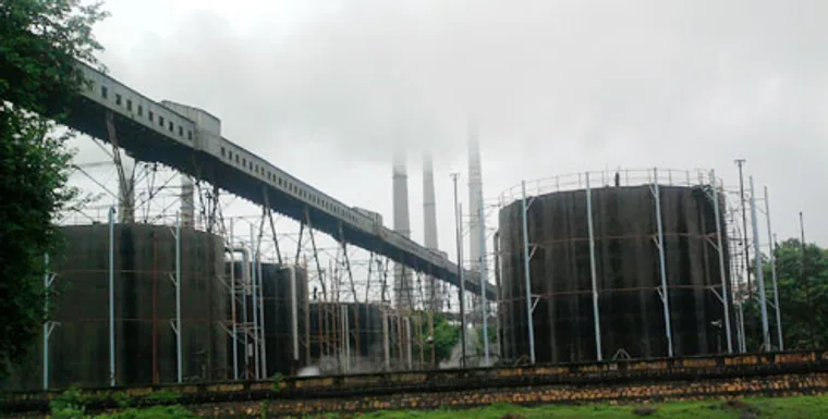 Pipe racks and storage tanks at a thermal power station