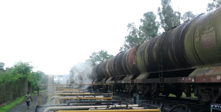 Large cylindrical vessels loaded on rail wagons for transport